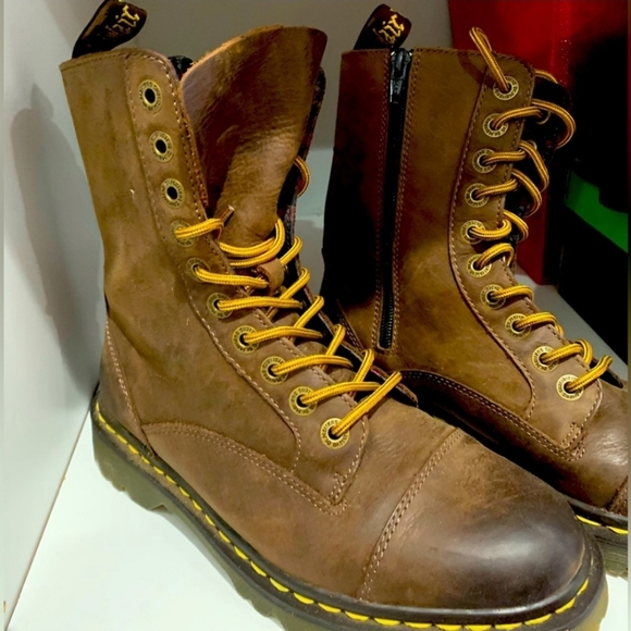 RARE Dr. Doc Martens JUSTYNA 10-Eye Crazy Horse Leather Boots Zipper 8 US Brown - Picture 8 of 16